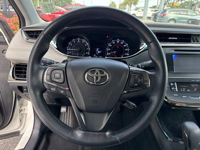 Photo of 2014 Blizzard Pearl Toyota Avalon