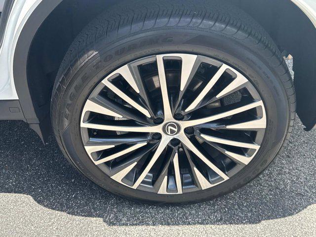 Photo of 2024 Eminent White Pearl Lexus RX 350