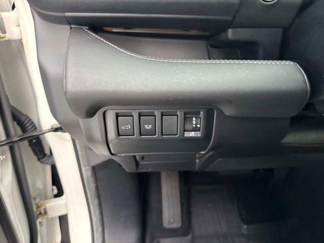 Photo of 2024 Crystal White Pearl Subaru Ascent