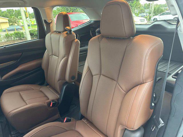 Photo of 2024 Crystal White Pearl Subaru Ascent