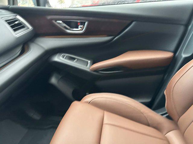 Photo of 2024 Crystal White Pearl Subaru Ascent