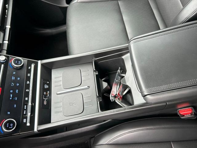 Photo of 2024 Phantom Black Hyundai SANTA FE