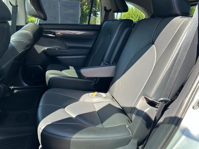 Photo of 2021 Celestial Silver Metallic Toyota Highlander