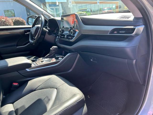 Photo of 2021 Celestial Silver Metallic Toyota Highlander