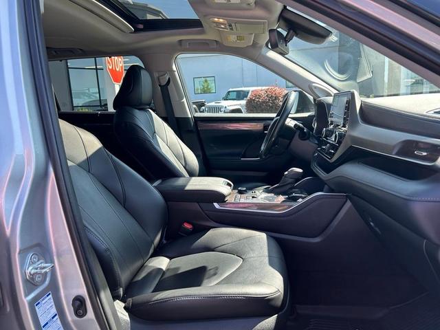 Photo of 2021 Celestial Silver Metallic Toyota Highlander