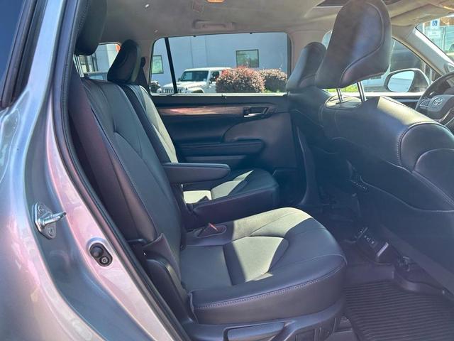 Photo of 2021 Celestial Silver Metallic Toyota Highlander