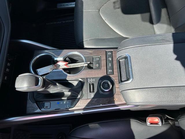 Photo of 2021 Celestial Silver Metallic Toyota Highlander