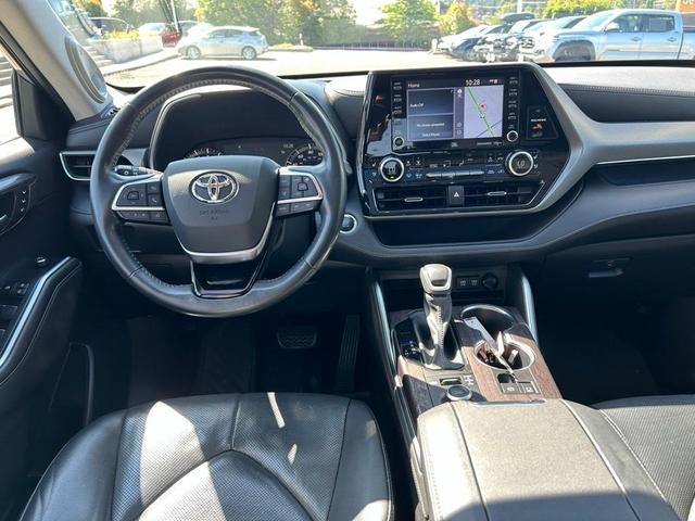 Photo of 2021 Celestial Silver Metallic Toyota Highlander