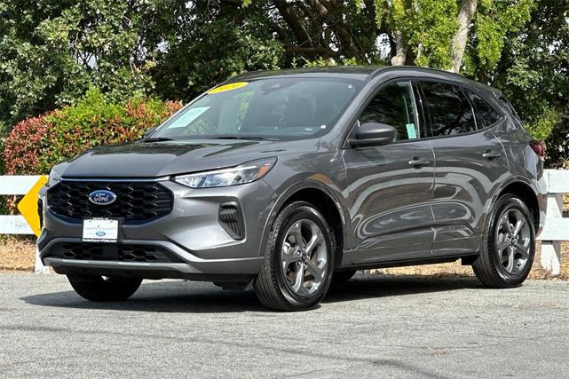 Photo of 2024 Gray Metallic Ford Escape