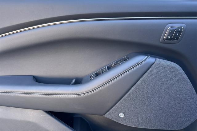 Photo of 2025 Star White Metallic Tri-Coat Ford Mustang Mach-E