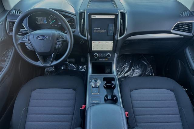 Photo of 2024 Carbonized Gray Metallic Ford Edge