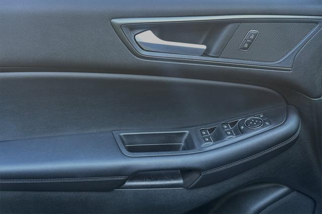 Photo of 2024 Carbonized Gray Metallic Ford Edge