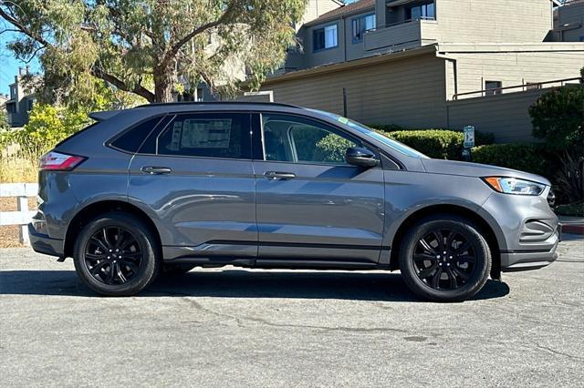 Photo of 2024 Carbonized Gray Metallic Ford Edge