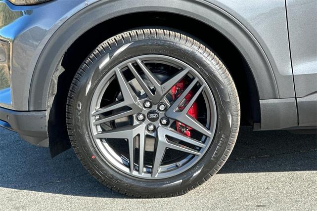 Photo of 2025 Carbonized Gray Metallic Ford Explorer