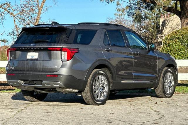 Photo of 2025 Carbonized Gray Metallic Ford Explorer