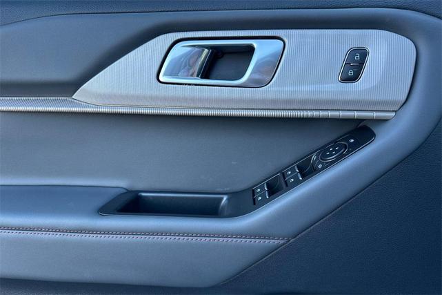 Photo of 2025 Carbonized Gray Metallic Ford Explorer