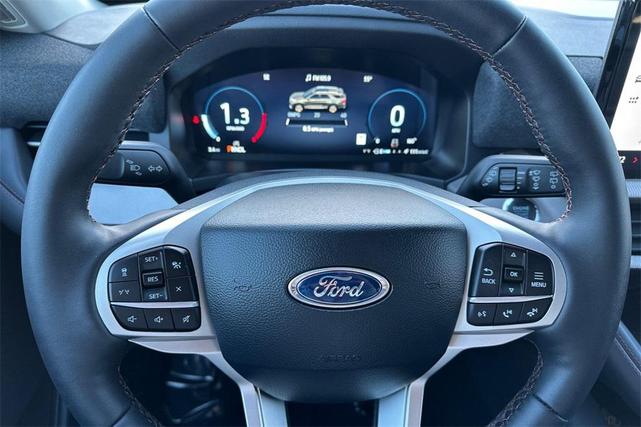 Photo of 2025 Carbonized Gray Metallic Ford Explorer