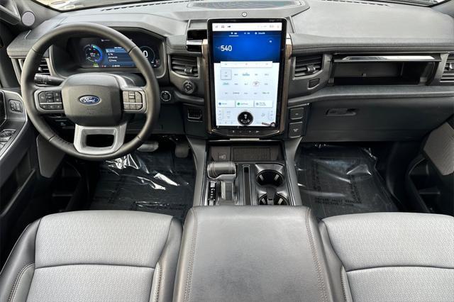 Photo of 2025 Oxford White Ford F-150 Lightning