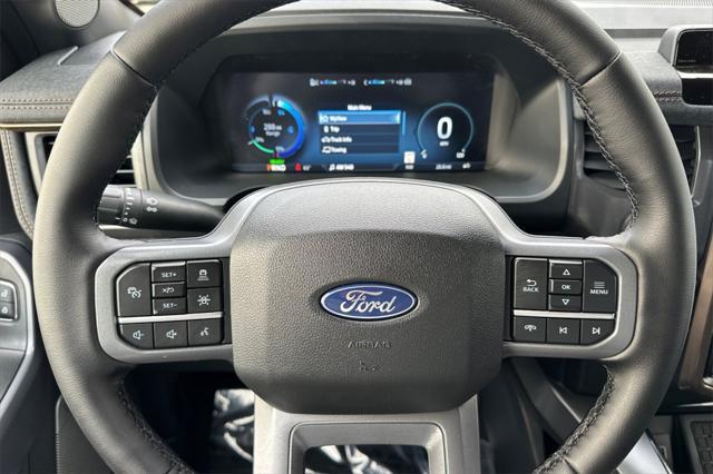 Photo of 2025 Oxford White Ford F-150 Lightning