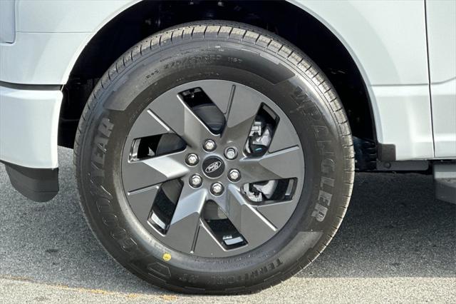 Photo of 2025 Oxford White Ford F-150 Lightning