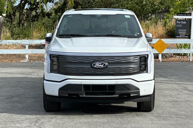 Photo of 2025 Oxford White Ford F-150 Lightning