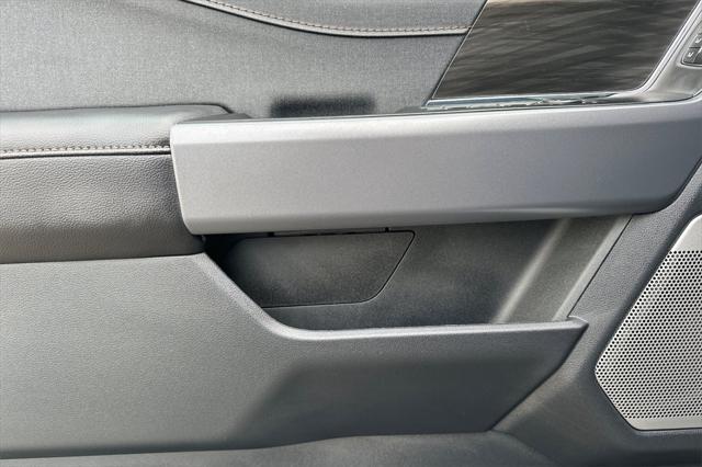 Photo of 2025 Oxford White Ford F-150 Lightning