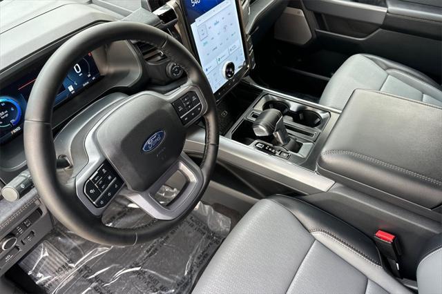 Photo of 2025 Oxford White Ford F-150 Lightning