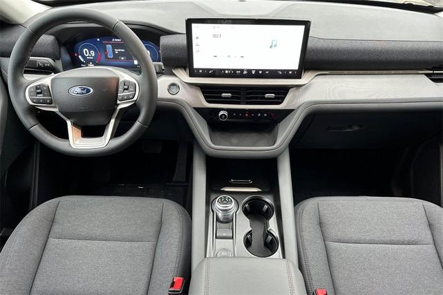 Photo of 2025 Silver Metallic Ford Explorer