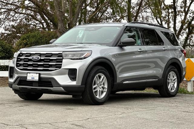 Photo of 2025 Silver Metallic Ford Explorer