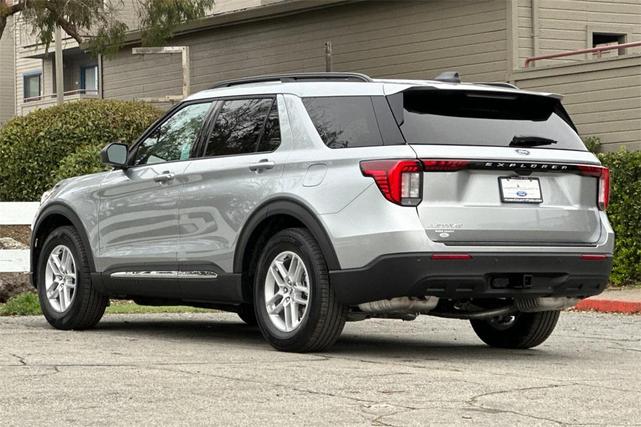 Photo of 2025 Silver Metallic Ford Explorer