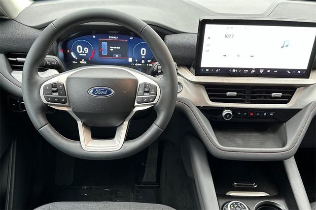 Photo of 2025 Silver Metallic Ford Explorer