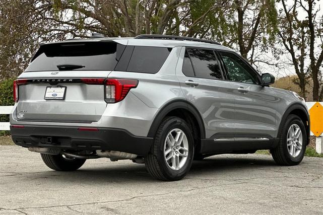 Photo of 2025 Silver Metallic Ford Explorer