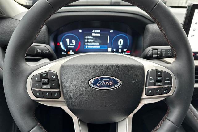 Photo of 2025 Silver Metallic Ford Explorer