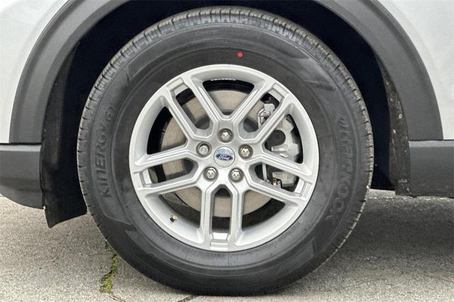 Photo of 2025 Silver Metallic Ford Explorer
