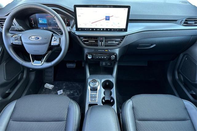 Photo of 2025 Star White Metallic Tri-Coat Ford Escape PHEV