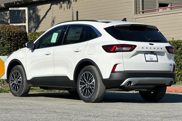 Photo of 2025 Star White Metallic Tri-Coat Ford Escape PHEV