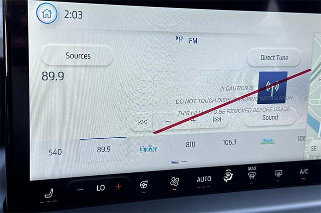 Photo of 2025 Star White Metallic Tri-Coat Ford Escape PHEV