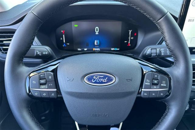 Photo of 2025 Star White Metallic Tri-Coat Ford Escape PHEV