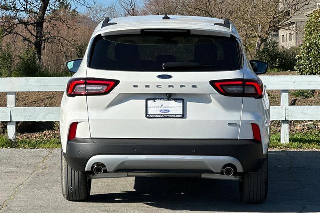 Photo of 2025 Star White Metallic Tri-Coat Ford Escape PHEV
