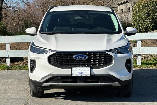 Photo of 2025 Star White Metallic Tri-Coat Ford Escape PHEV