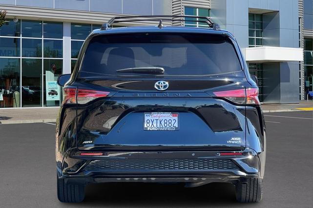 Photo of 2021 Midnight Black Metallic Toyota Sienna