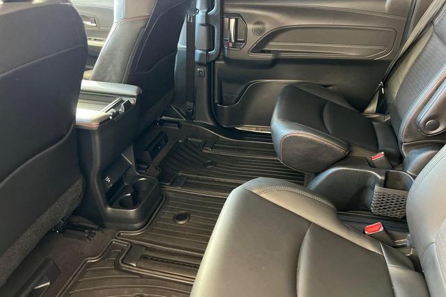 Photo of 2021 Midnight Black Metallic Toyota Sienna