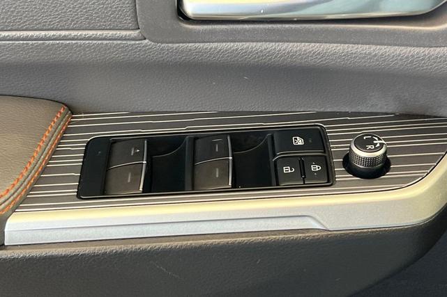 Photo of 2021 Midnight Black Metallic Toyota Sienna