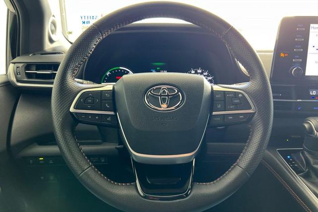 Photo of 2021 Midnight Black Metallic Toyota Sienna