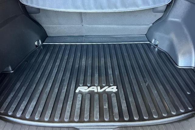 Photo of 2022 Blizzard Pearl/Midnight Black Metallic Toyota RAV4 Hybrid