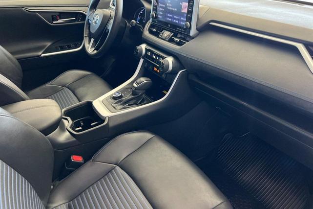 Photo of 2022 Blizzard Pearl/Midnight Black Metallic Toyota RAV4 Hybrid