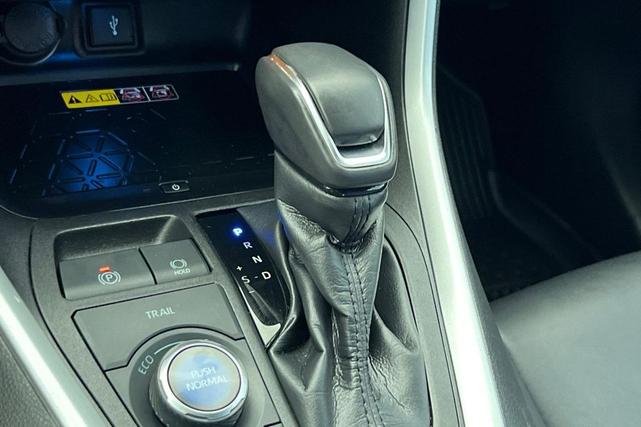Photo of 2022 Blizzard Pearl/Midnight Black Metallic Toyota RAV4 Hybrid