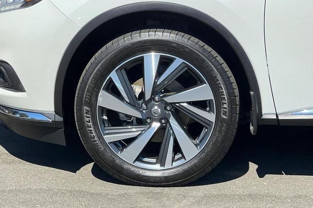 Photo of 2018 Pearl White Nissan Murano