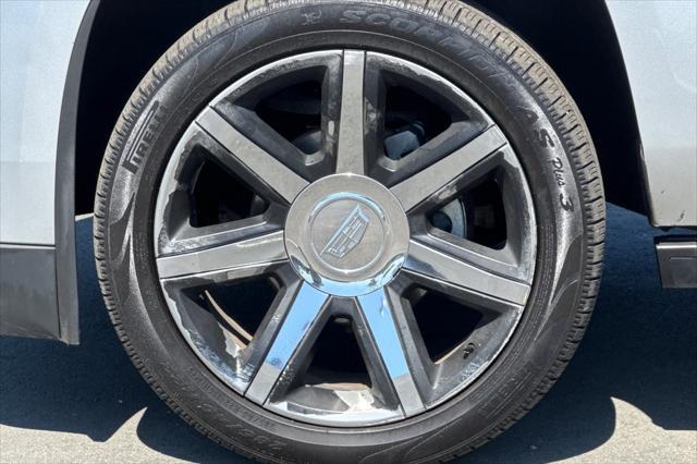 Photo of 2015 Radiant Silver Metallic Cadillac Escalade
