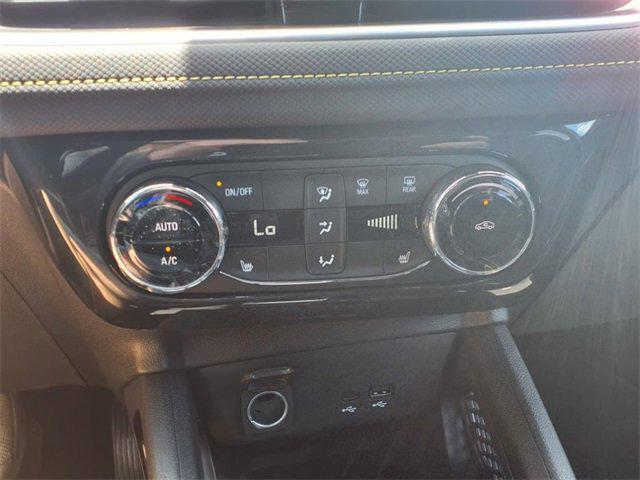 Photo of 2026 Iridescent Pearl Tricoat Chevrolet Trailblazer